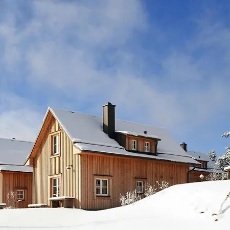 Semi-detached Houses, 別荘 *